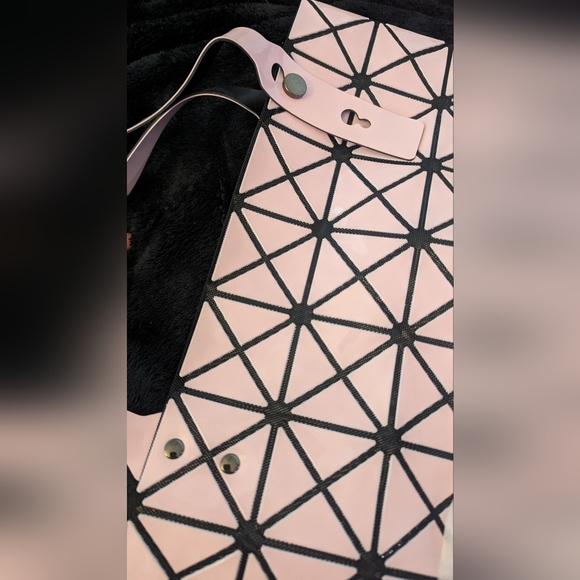 Brand New Geometric Laser Cut Shoulder Bag - Picture 4 of 4